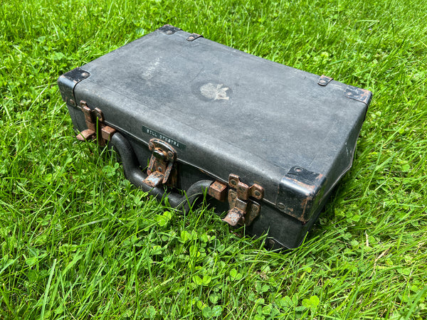 Ikelheimer-Ernst fiberboard suitcase full of powdered pigments