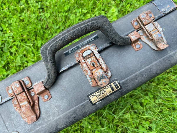 Ikelheimer-Ernst fiberboard suitcase full of powdered pigments