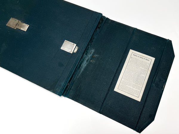Embalmers' Anatomical Aid: A Manikin of Superimposed Diagramatic Plates