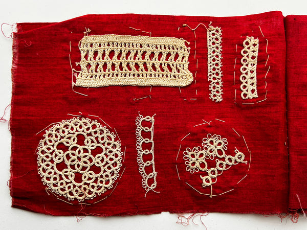 Crochet lace appliqué and trim sample book / cahier de dentelles.