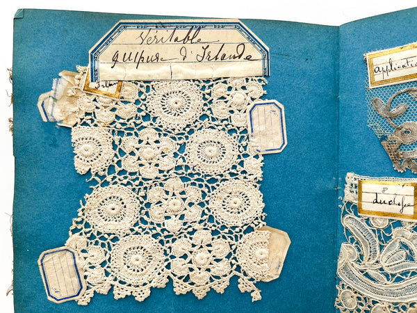 Carnet d'échantillons de dentelles / Sample book of laces, ca. 1800